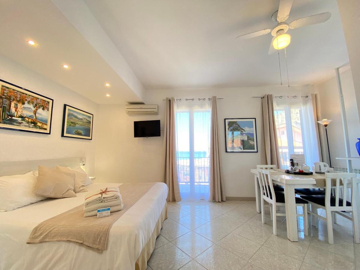 Ma&Mi Guest House Чефалу Екстериор снимка