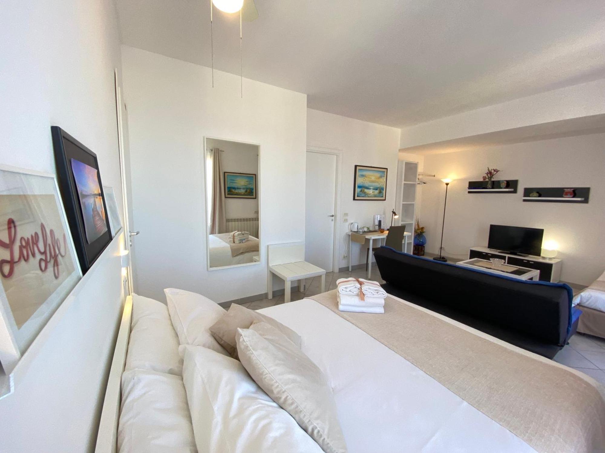 Ma&Mi Guest House Чефалу Стая снимка