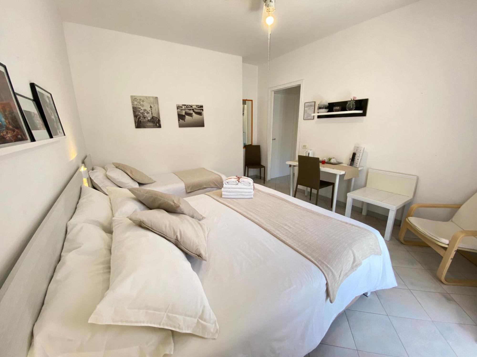 Ma&Mi Guest House Чефалу Стая снимка