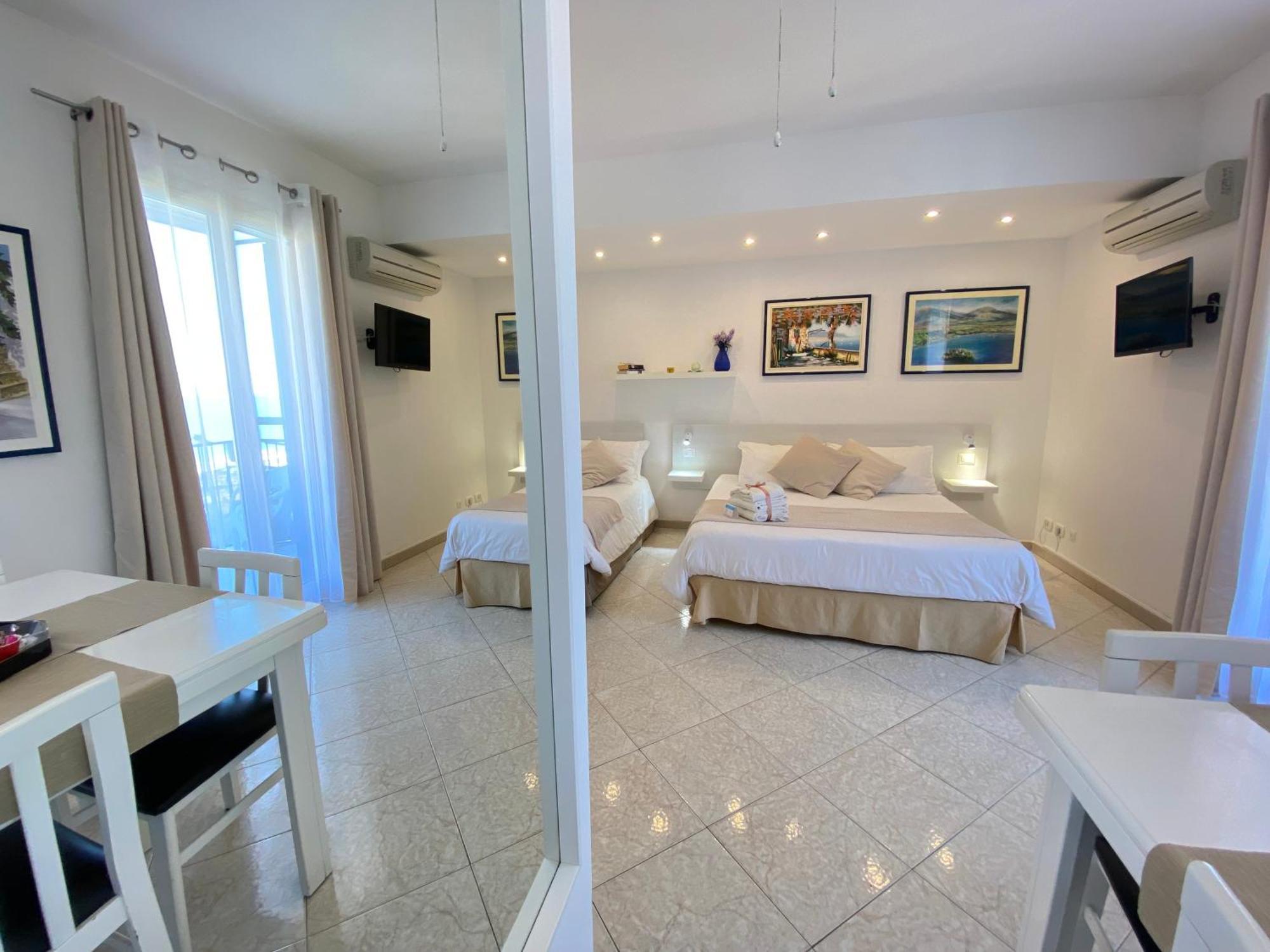 Ma&Mi Guest House Чефалу Стая снимка