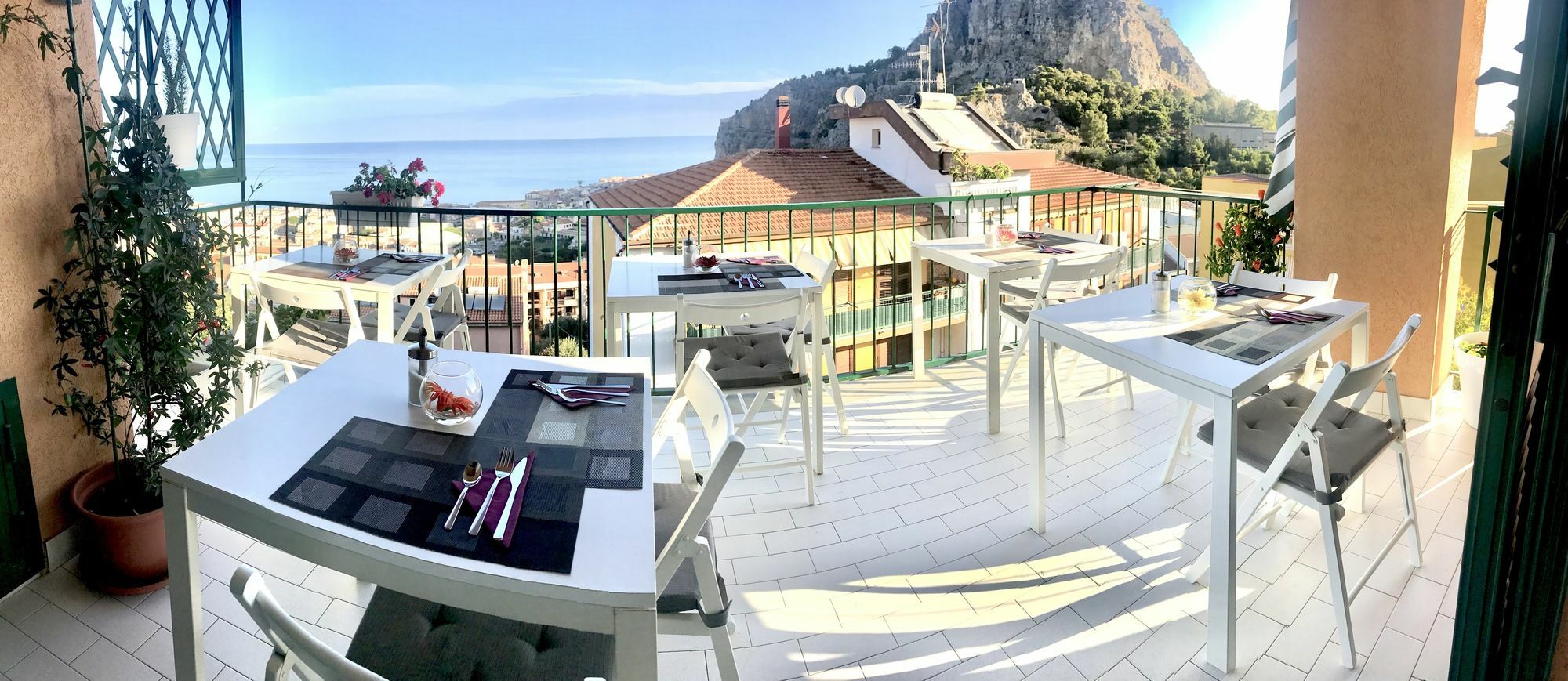 Ma&Mi Guest House Чефалу Екстериор снимка