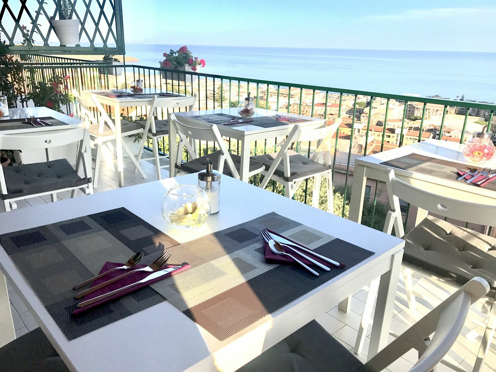 Ma&Mi Guest House Чефалу Екстериор снимка