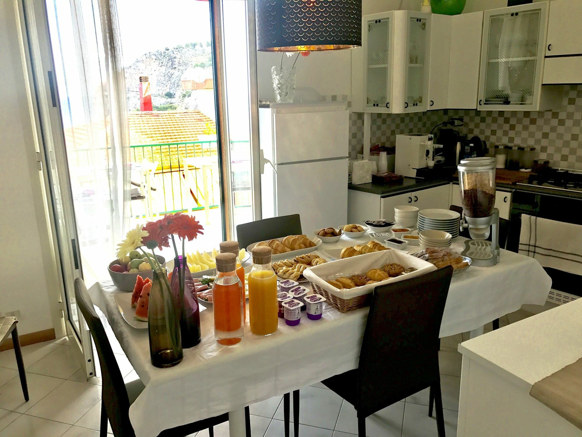 Ma&Mi Guest House Чефалу Екстериор снимка